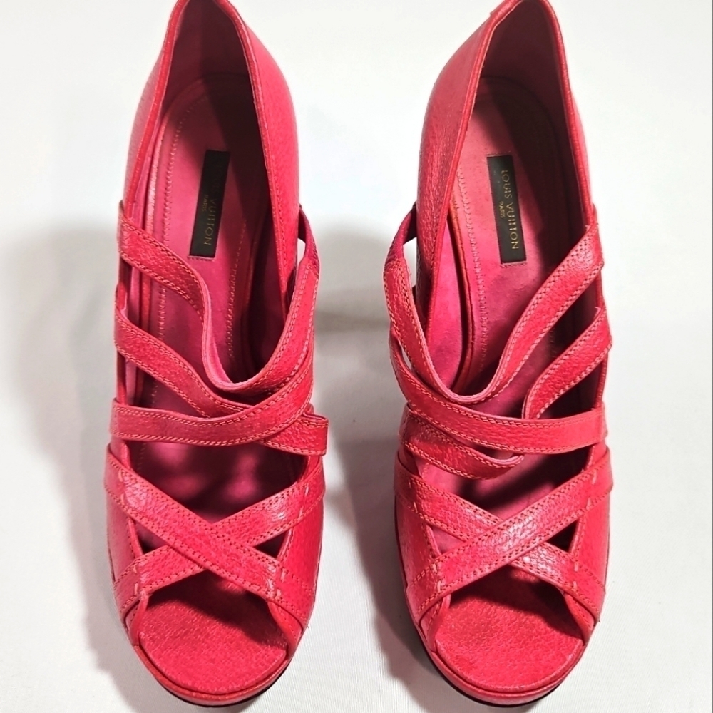Louis Vuitton Pink Leather Womens Pumps Size 38/8